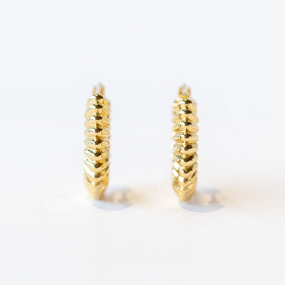 Ridged Knife Edge Helium Hoop Earrings