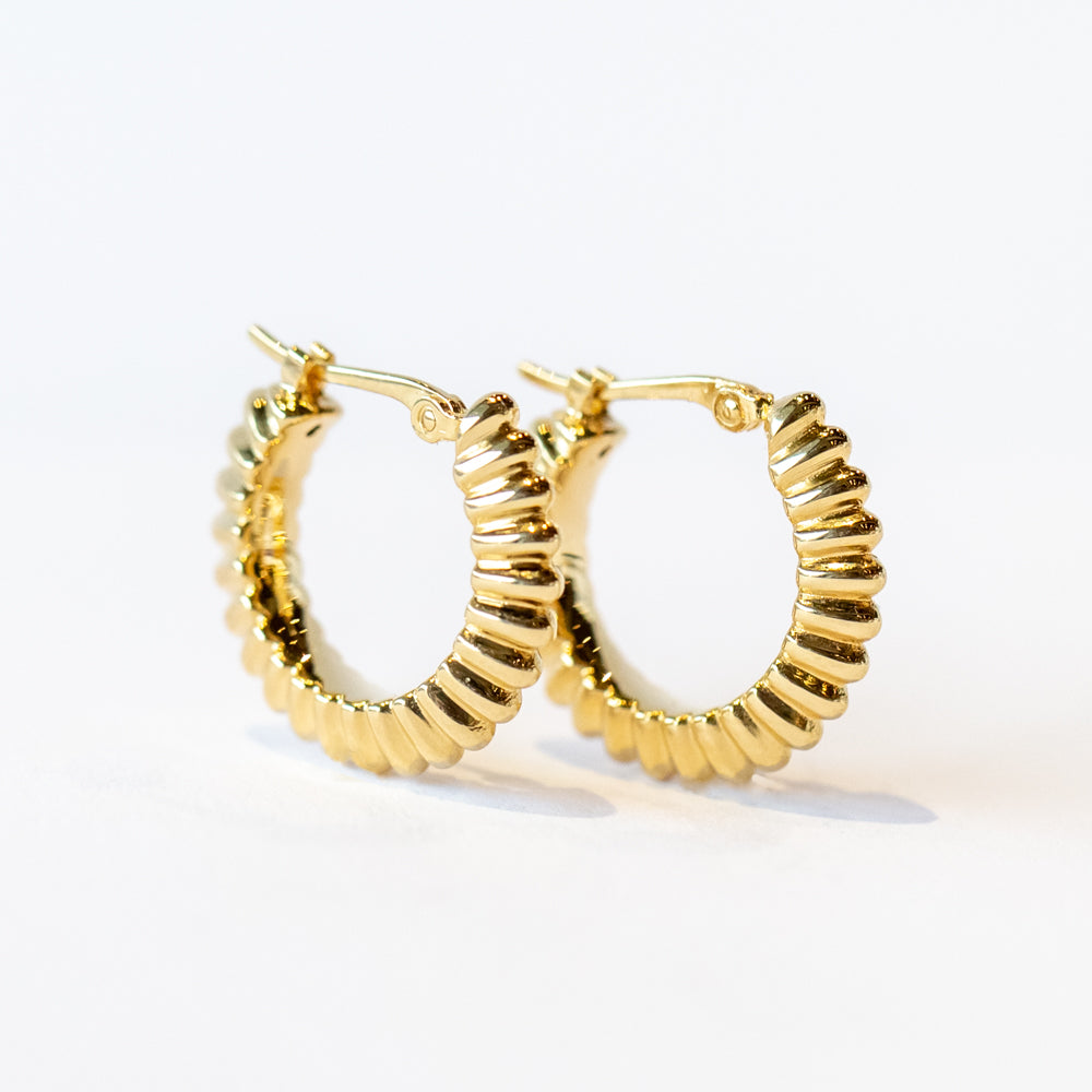 Ridged Knife Edge Helium Hoop Earrings