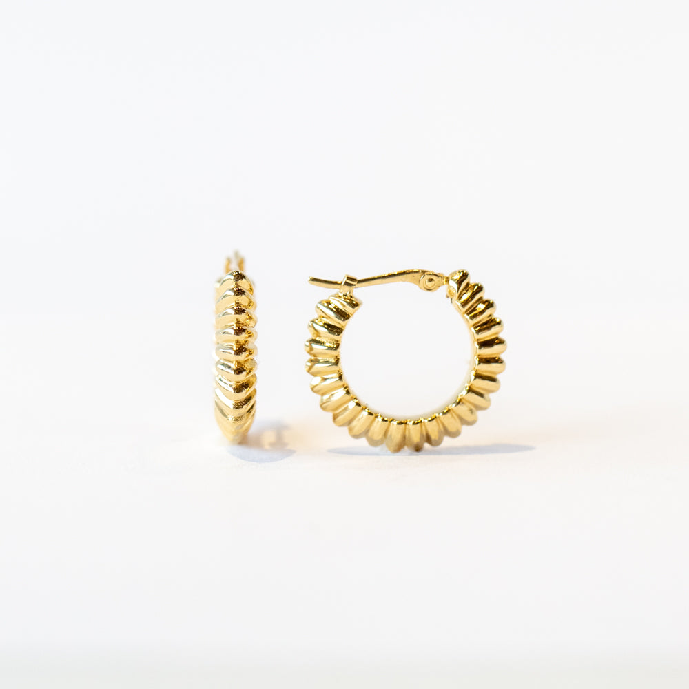Ridged Knife Edge Helium Hoop Earrings