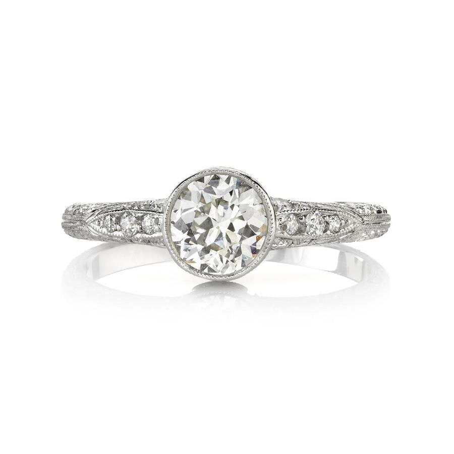 Single Stone platinum ring with diamonds, front view