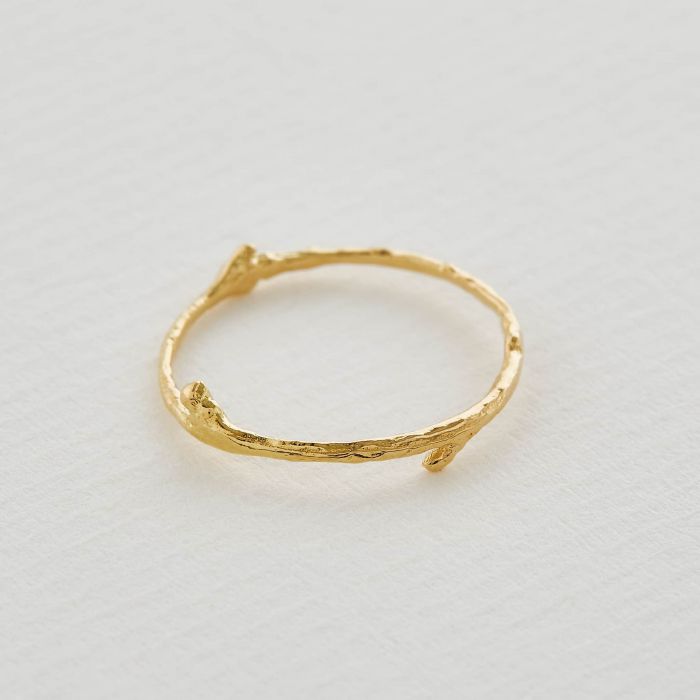 Alex Monroe gold band with twig details, angled top view