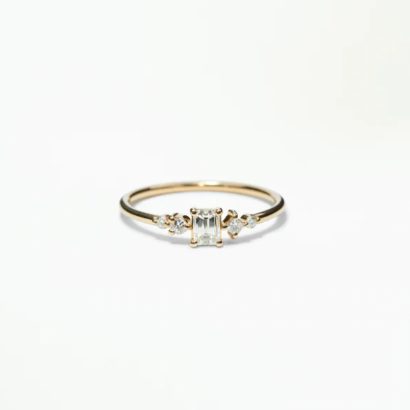 Wwake gold ring with diamonds, front view