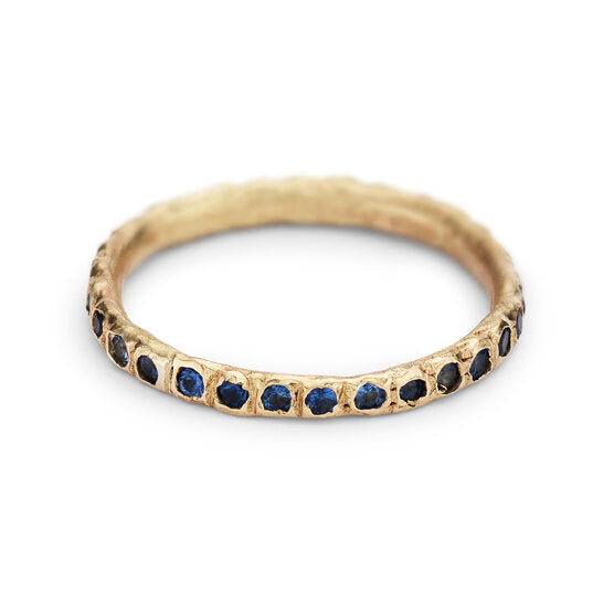 Ruth Tomlinson gold band with blue sapphires, front view