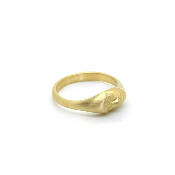 Hannah Blount gold band with face engraving, angled front view