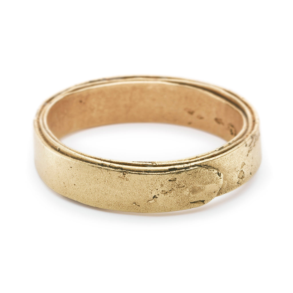 Ruth Tomlinson gold textured band, front view