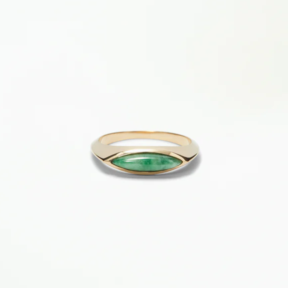 Wwake gold signet ring with jadeite, front view